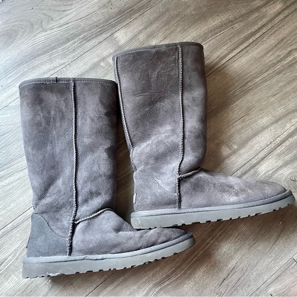 UGG Classic Tall II Sheepskin Gray Snow Winter Boots - Picture 2 of 10